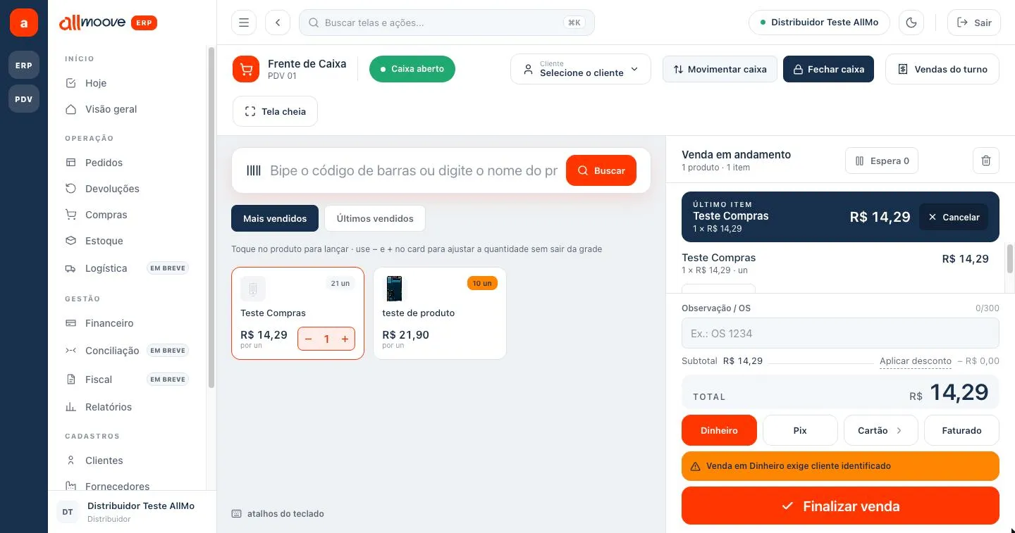 Venda em andamento com um item e o aviso de cliente identificado